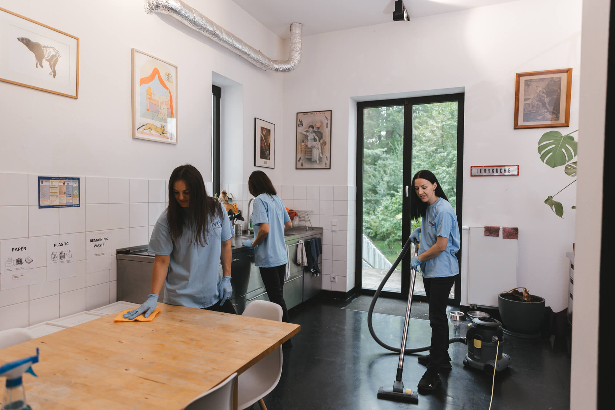 Office desk cleaning service in Haselhorst, Berlin
